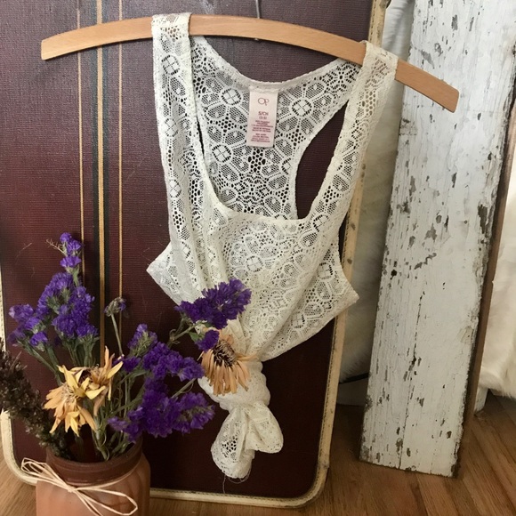 Cream lace tank 😍 - Picture 1 of 4